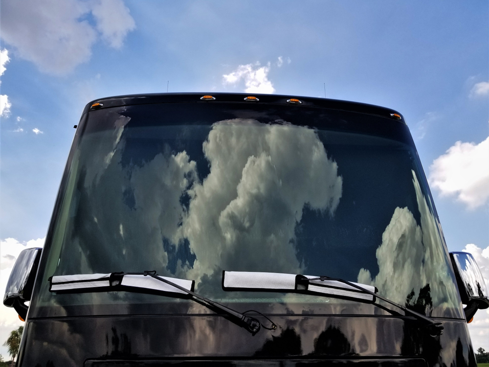 Don’t Miss These Deals on RV Windshield Glass Installation and Repair in Everett!
