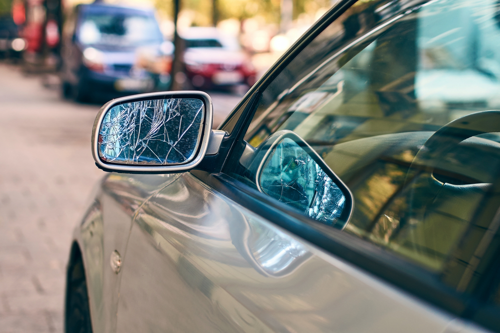 Get a Mobile Team to Handle Auto Side Mirror Glass Replacement in Arlington